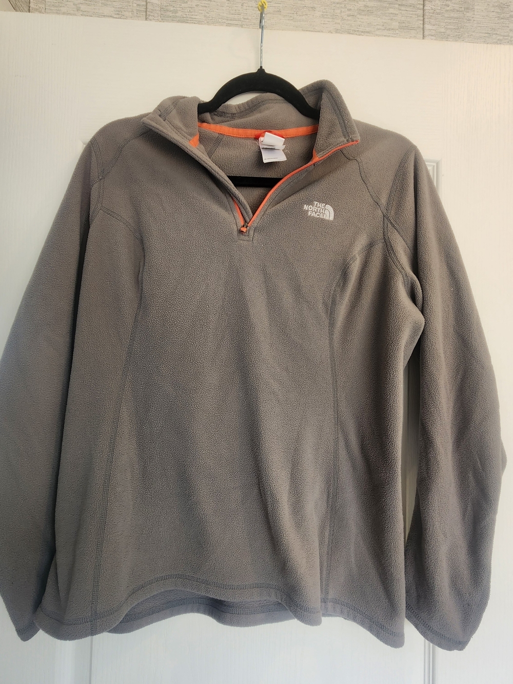 **The North Face Gray Fleece Pullover with Orange Trim L Euc**